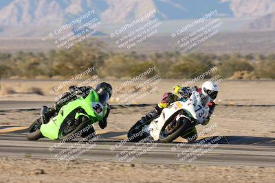 media/Dec-07-2025-CVMA (Sun) [[3e7d2de5dc]]/Race 18-Formula Twins-Formula 40 UL/